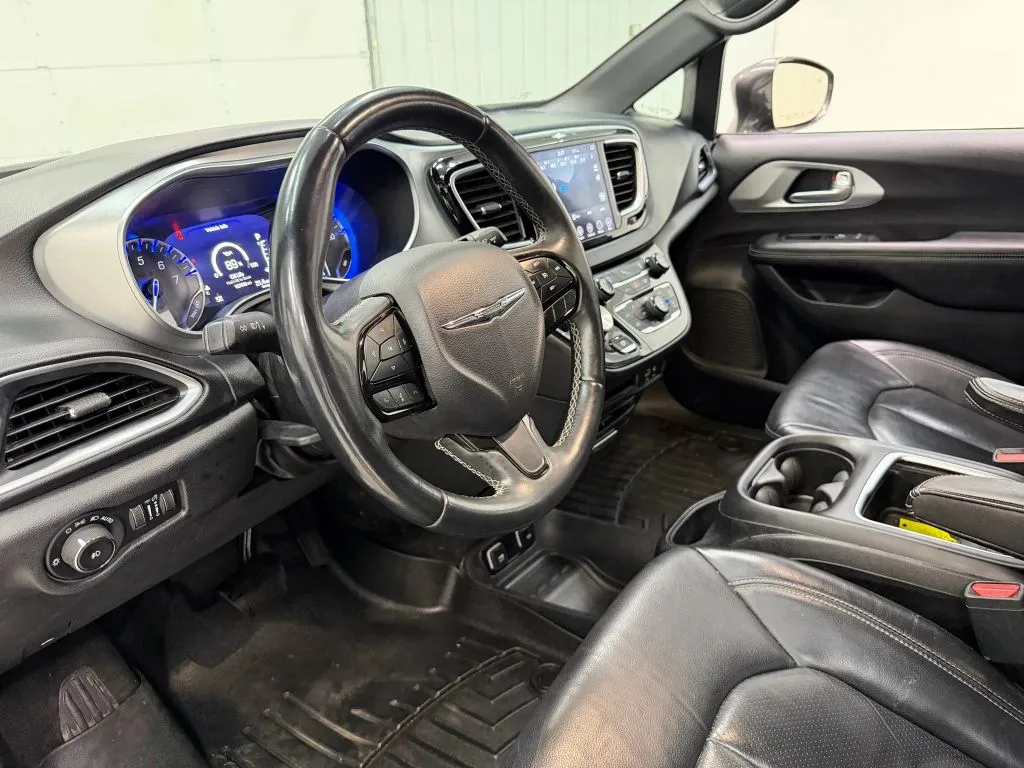 2018 Chrysler Pacifica Touring Plus photo 24