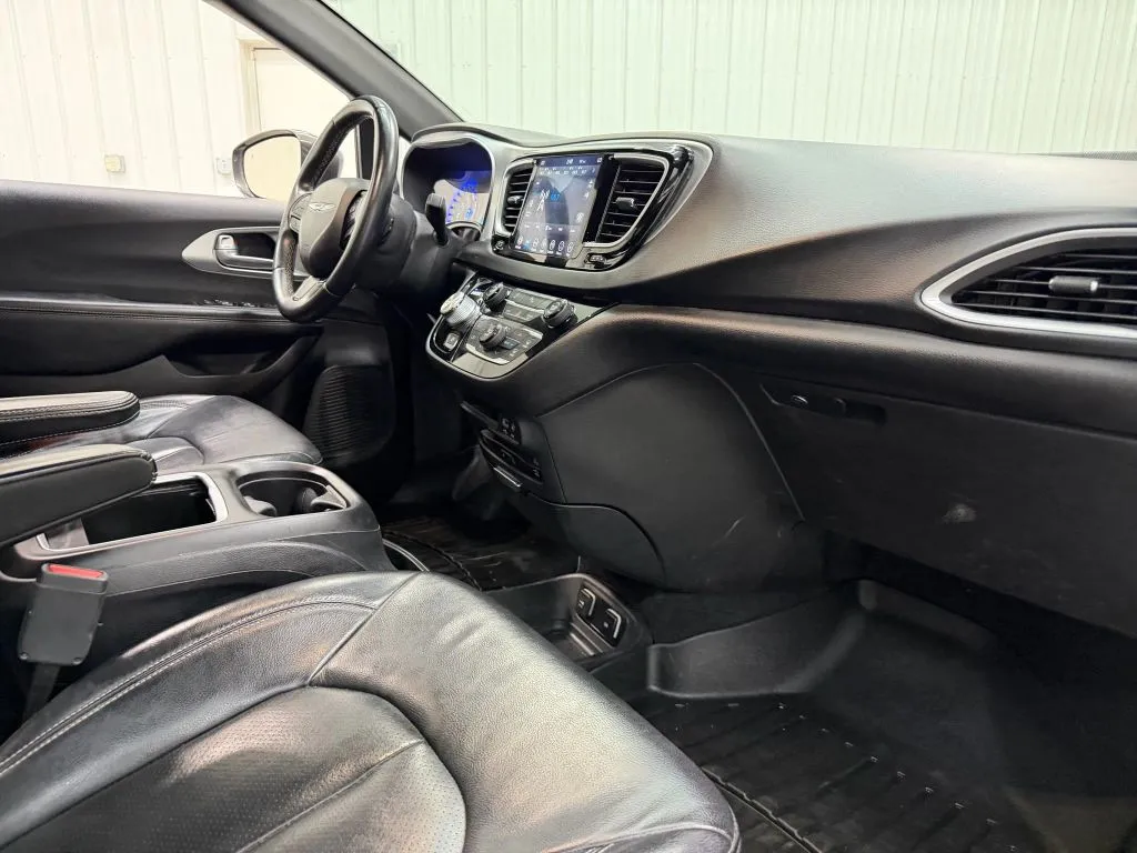 2018 Chrysler Pacifica Touring Plus photo 15