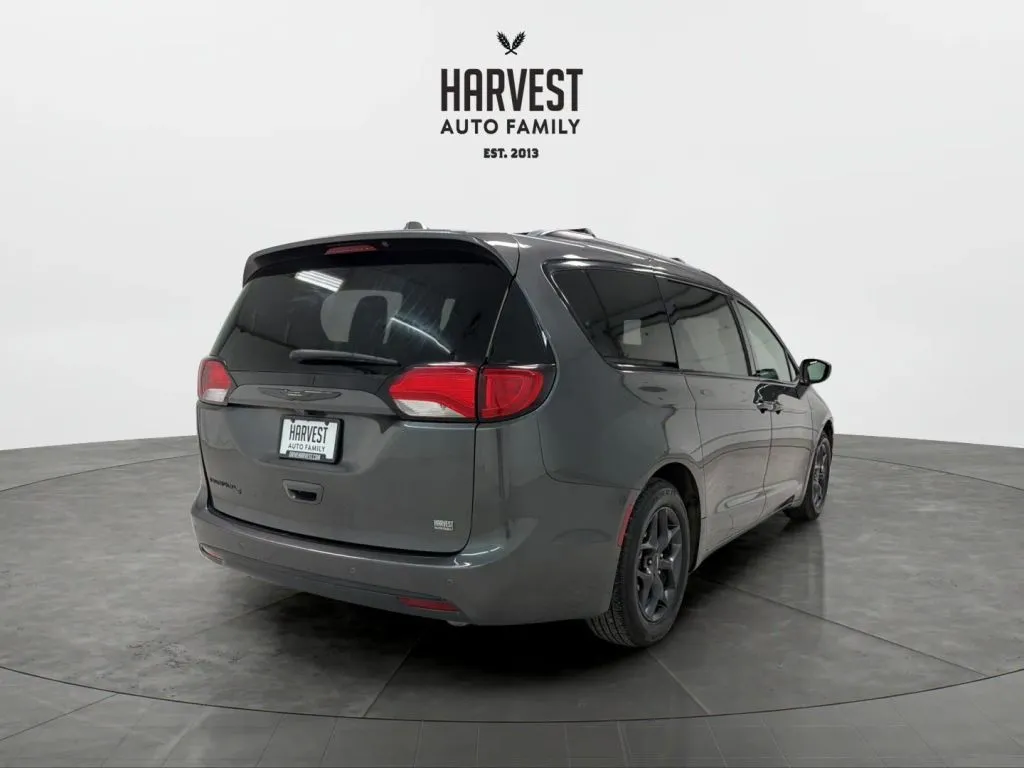 2018 Chrysler Pacifica Touring Plus photo 22
