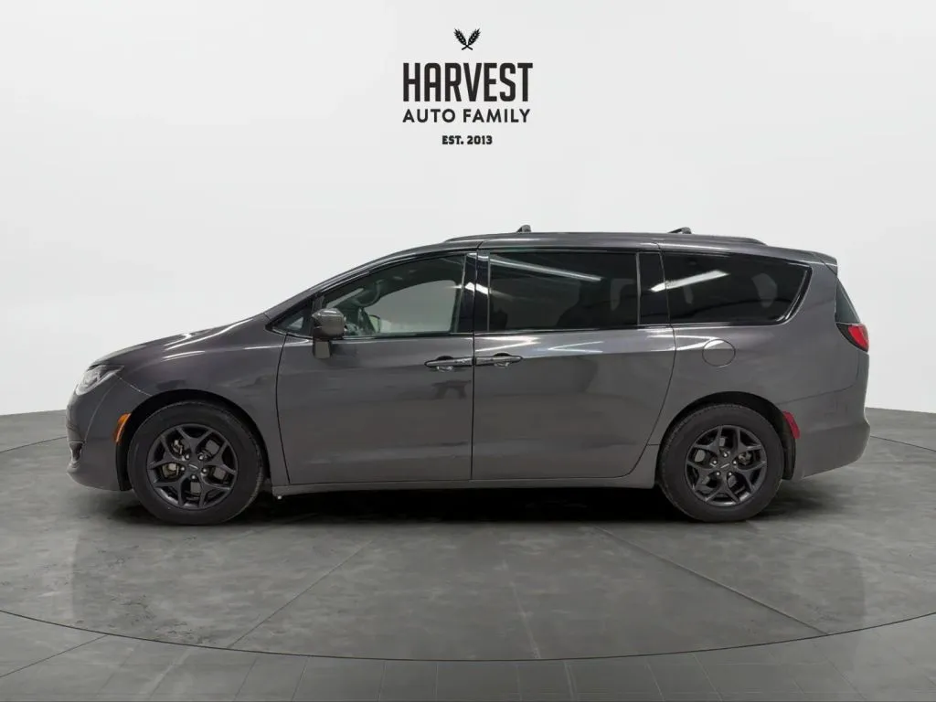 2018 Chrysler Pacifica Touring Plus photo 11