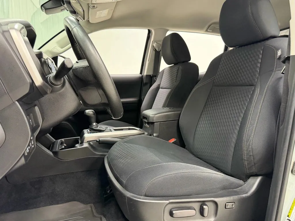 2023 Toyota Tacoma SR5 photo 23