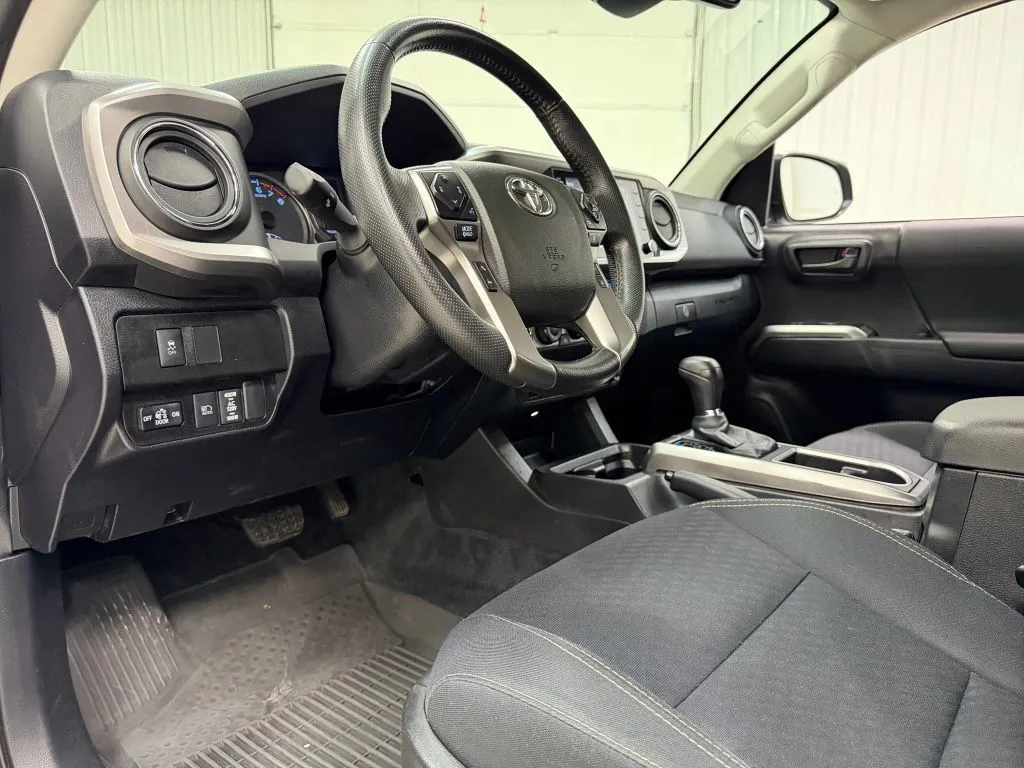 2023 Toyota Tacoma SR5 photo 22