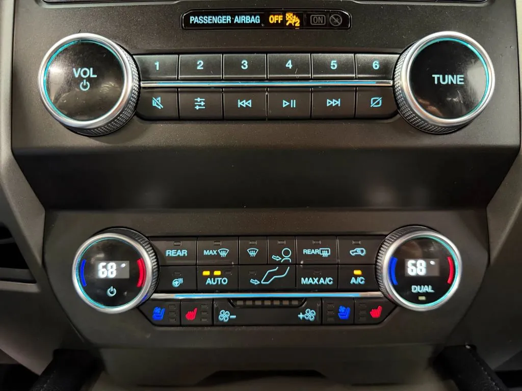 2019 Ford Expedition XLT photo 30