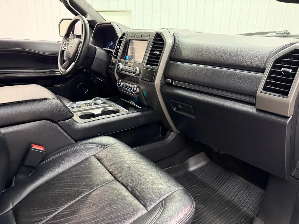 2019 Ford Expedition XLT photo 16
