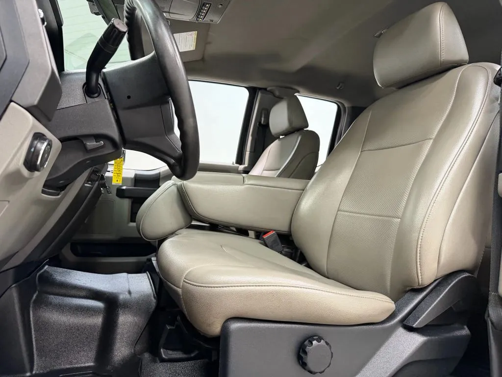 2021 Ford F-350 photo 23
