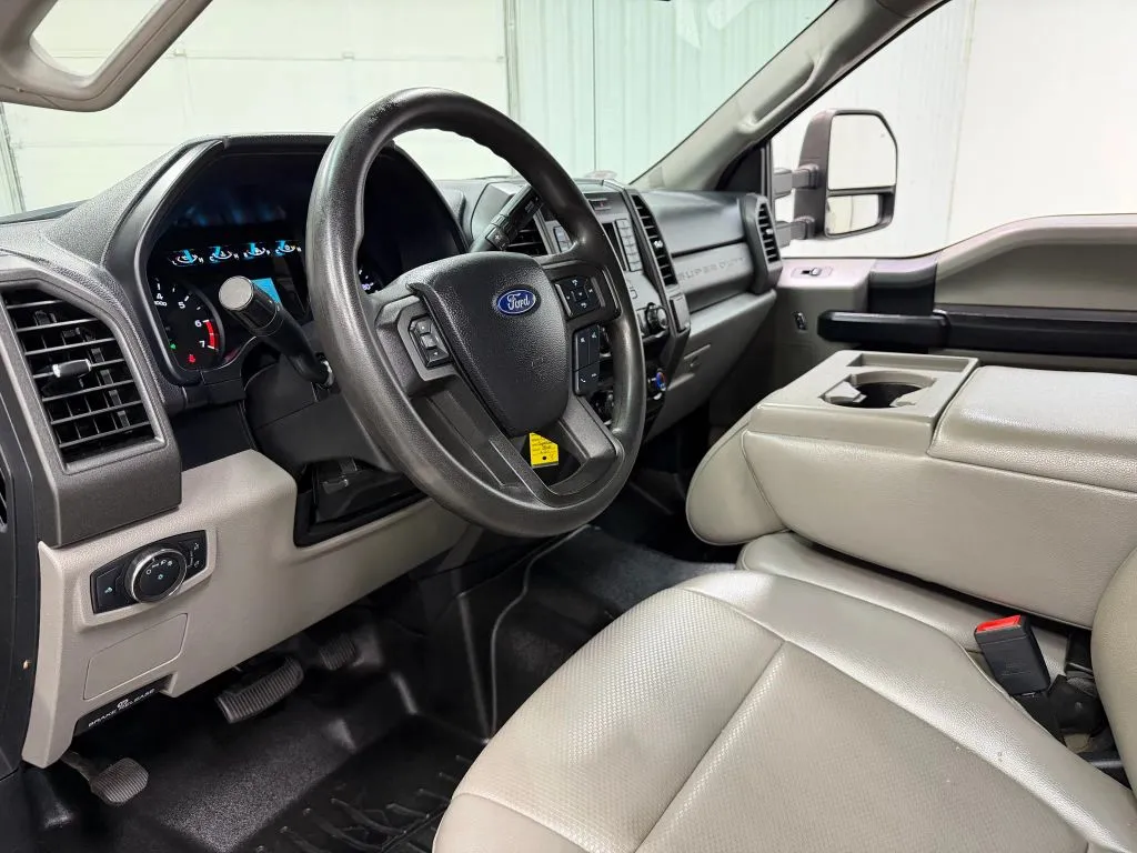 2021 Ford F-350 photo 22
