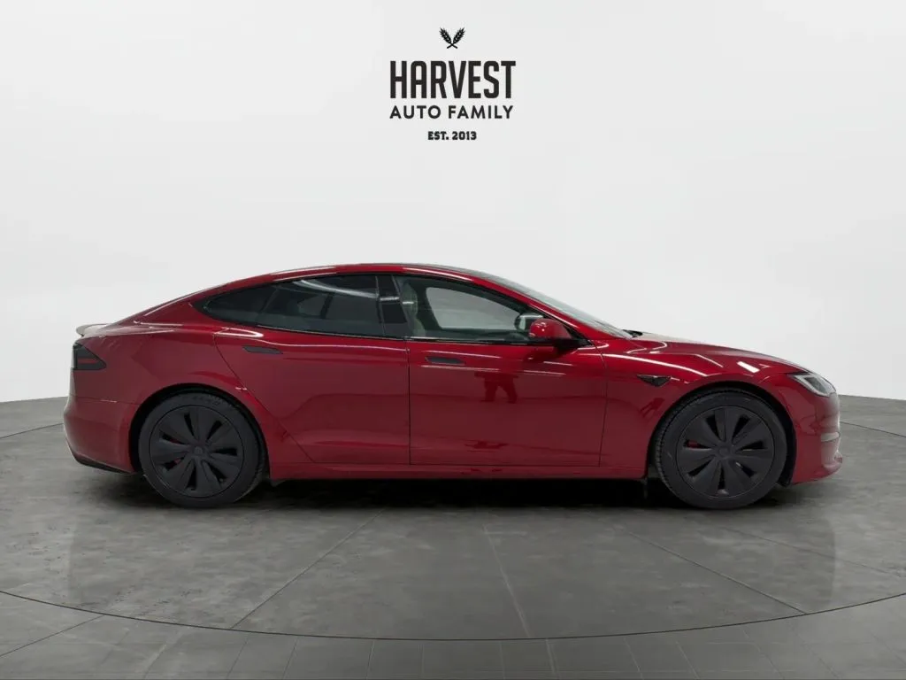 2024 Tesla Model S Plaid photo 12