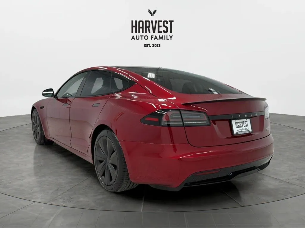 2024 Tesla Model S Plaid photo 2
