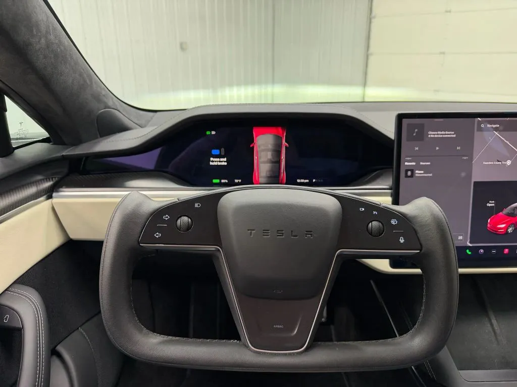 2024 Tesla Model S Plaid photo 16
