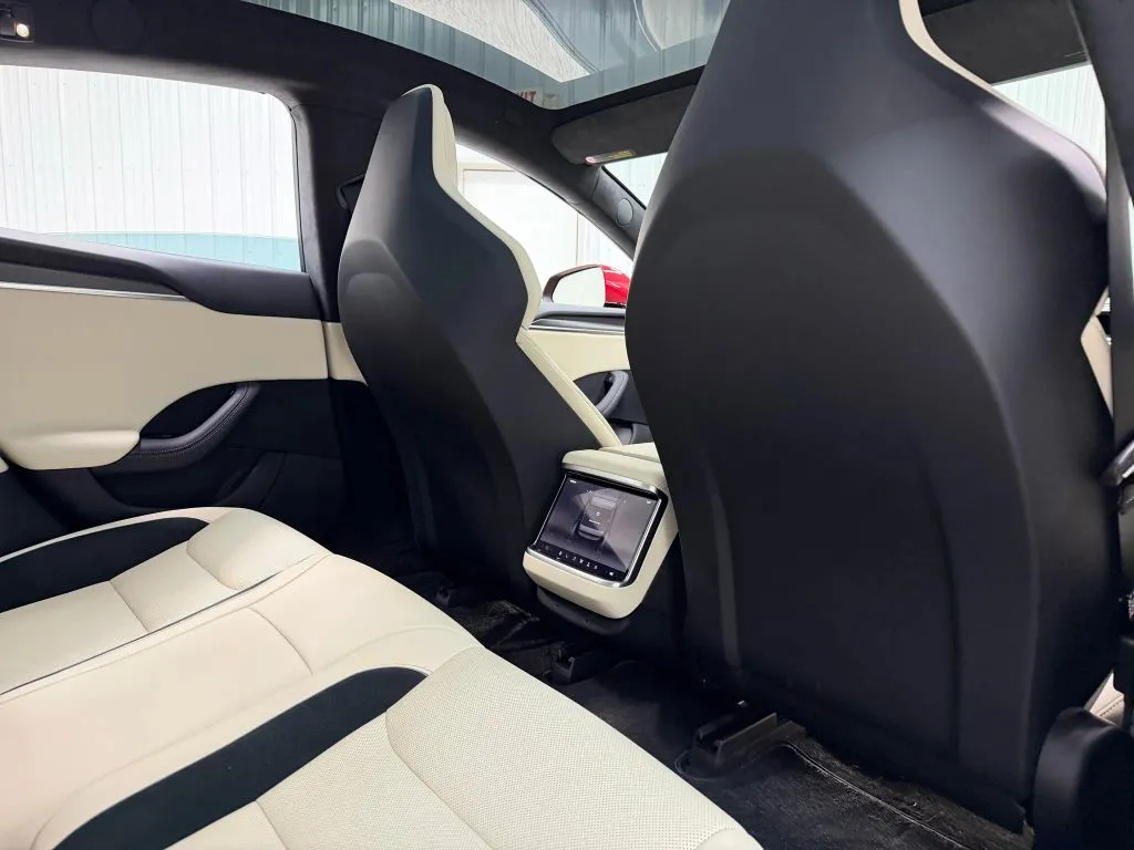 2024 Tesla Model S Plaid photo 15