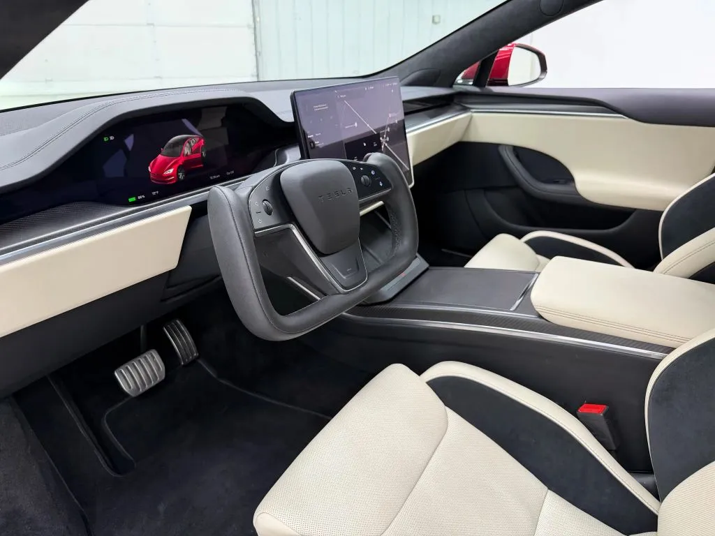 2024 Tesla Model S Plaid photo 21