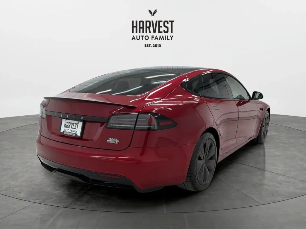2024 Tesla Model S Plaid photo 19