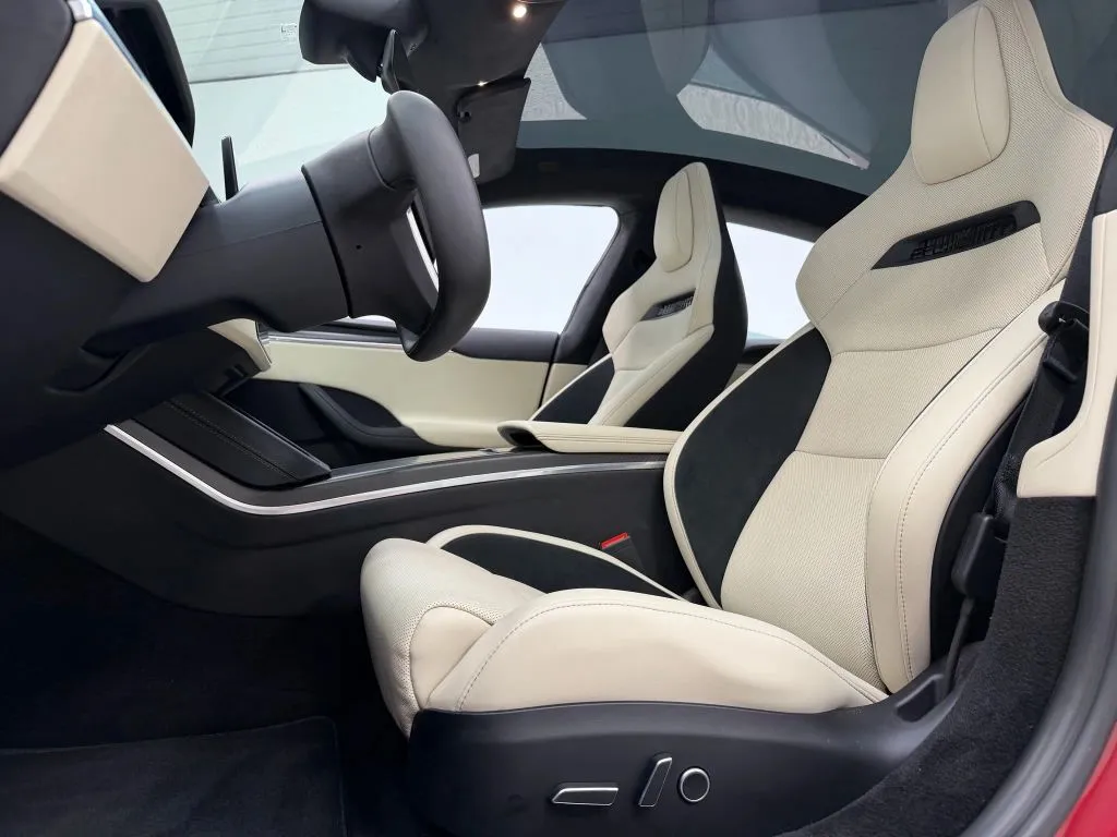2024 Tesla Model S Plaid photo 22