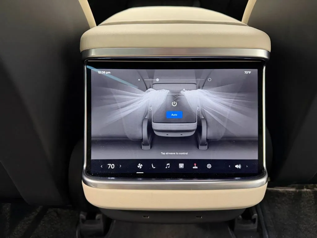 2024 Tesla Model S Plaid photo 23