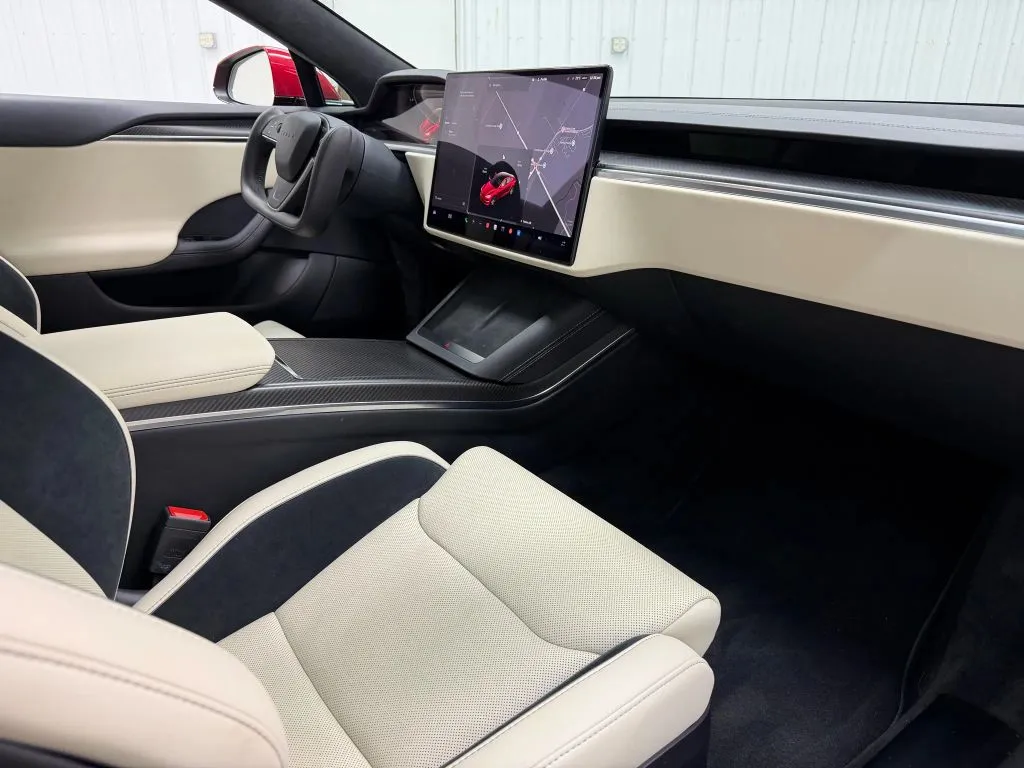 2024 Tesla Model S Plaid photo 14