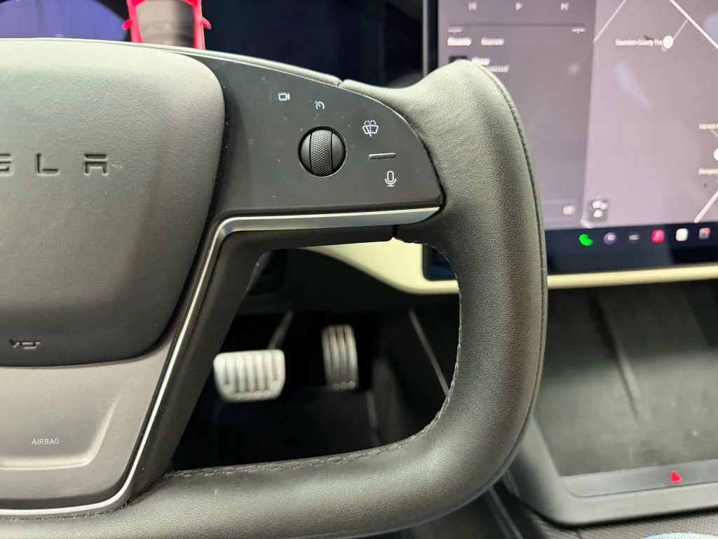 2024 Tesla Model S Plaid photo 9