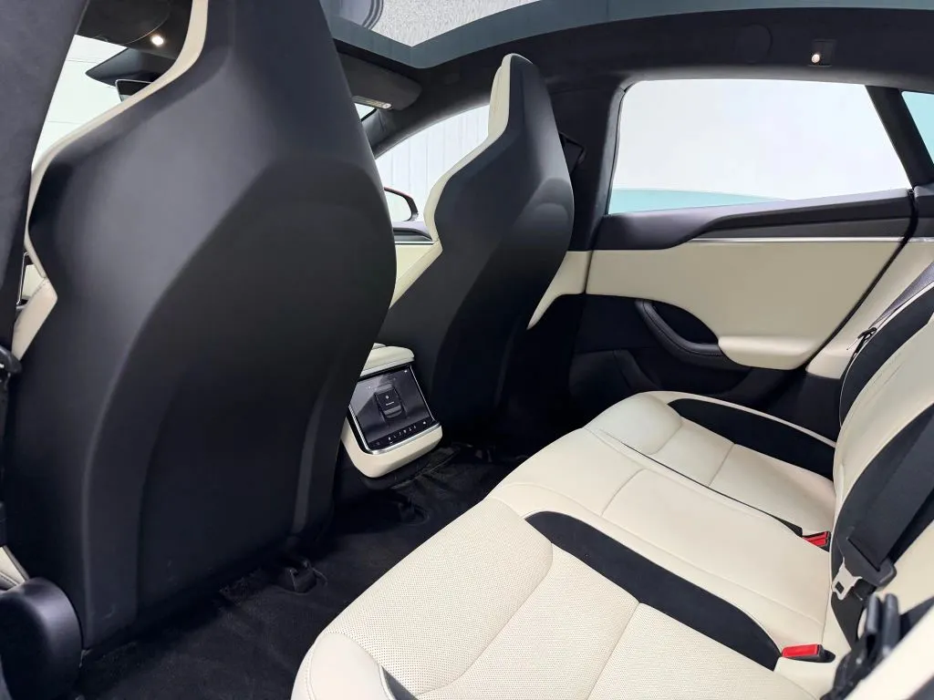 2024 Tesla Model S Plaid photo 6