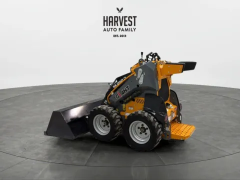 More photos of 2023 Giant SK252D at Harvest Auto Family, NE