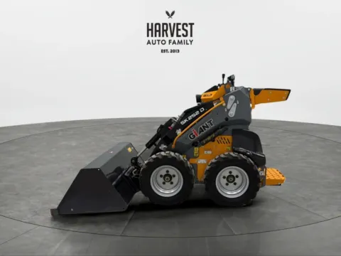 More photos of 2023 Giant SK252D at Harvest Auto Family, NE