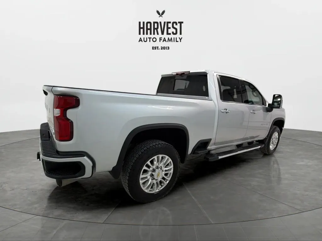 2023 Chevrolet Silverado 2500HD High Country photo 3