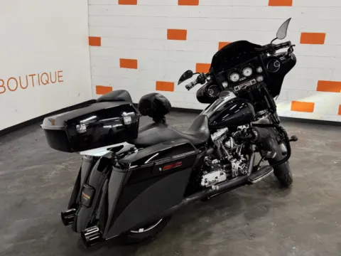 Another view of 2012 HARLEY DAVIDSON STREET GLIDE FLHX for sale in Columbus, OH at Moto Boutique