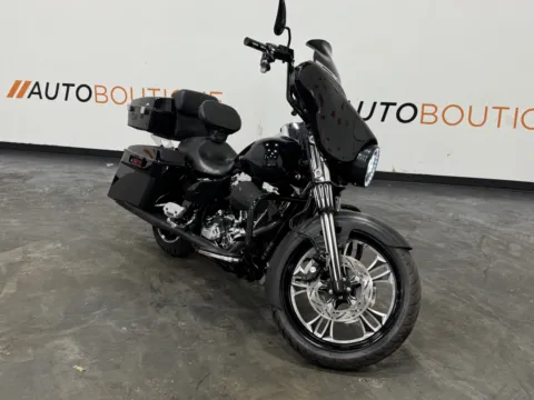 Photos of 2012 HARLEY DAVIDSON STREET GLIDE FLHX for sale in Columbus, OH at Moto Boutique