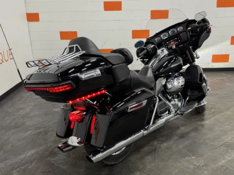 Another view of 2019 HARLEY DAVIDSON ULTRA LIMITED FLHTK for sale in Columbus, OH at Moto Boutique