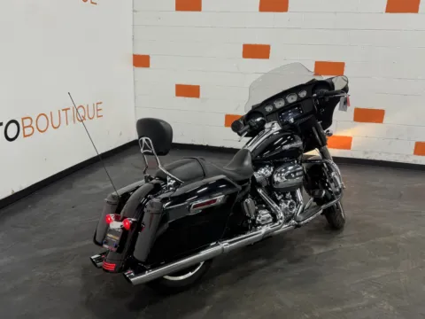 More photos of 2021 HARLEY DAVIDSON STREET GLIDE FLHX at Moto Boutique, OH