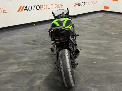 More photos of 2021 KAWASAKI ZX6R at Moto Boutique, OH