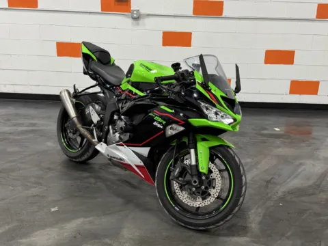 Photos of 2021 KAWASAKI ZX6R for sale in Columbus, OH at Moto Boutique