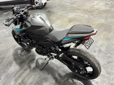 More photos of 2023 KAWASAKI Z400 ABS at Moto Boutique, OH