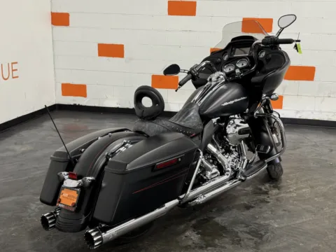 Another view of 2015 HARLEY DAVIDSON ROAD GLIDE SPECIAL FLTRXS for sale in Columbus, OH at Moto Boutique