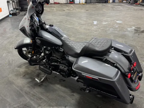 More photos of 2021 HARLEY DAVIDSON STREET GLIDE SPECIAL FLHXS at Moto Boutique, OH
