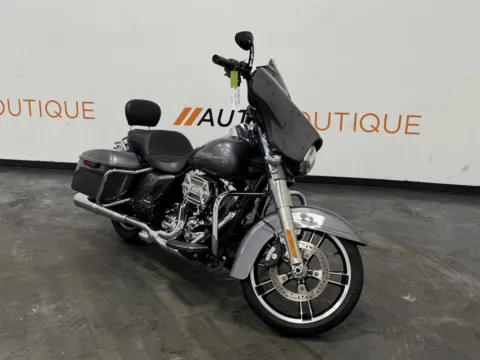 Another view of 2015 HARLEY DAVIDSON STREET GLIDE SPECIAL FLHXS for sale in Columbus, OH at Moto Boutique
