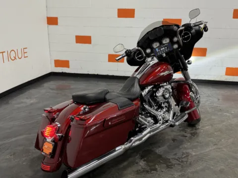 Another view of 2009 HARLEY DAVIDSON STREET GLIDE FLHX for sale in Columbus, OH at Moto Boutique