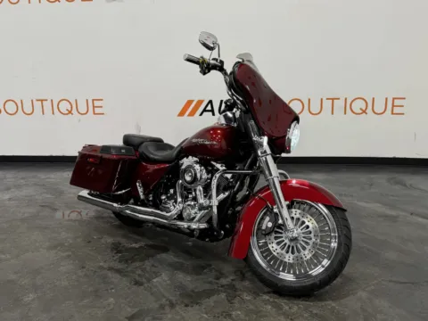 Photos of 2009 HARLEY DAVIDSON STREET GLIDE FLHX for sale in Columbus, OH at Moto Boutique