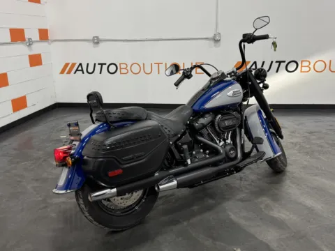 Another view of 2023 HARLEY DAVIDSON HERITAGE CLASSIC FLHCS for sale in Columbus, OH at Moto Boutique