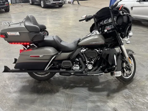 More photos of 2023 HARLEY DAVIDSON ROAD GLIDE LIMITED FLTRK at Moto Boutique, OH