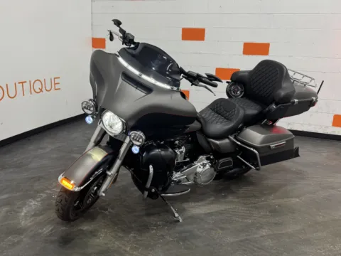 Another view of 2023 HARLEY DAVIDSON ROAD GLIDE LIMITED FLTRK for sale in Columbus, OH at Moto Boutique