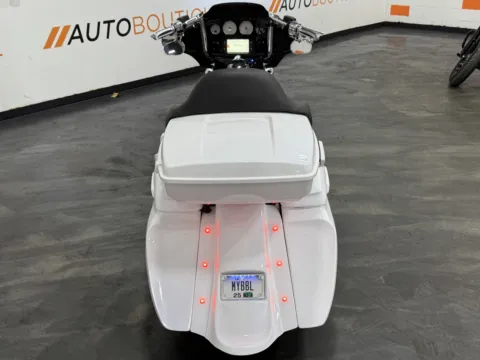 More photos of 2017 HARLEY DAVIDSON STREET GLIDE SPECIAL FLHXS at Moto Boutique, OH