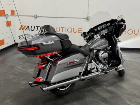 Another view of 2014 HARLEY DAVIDSON ULTRA LIMITED FLHTK for sale in Columbus, OH at Moto Boutique