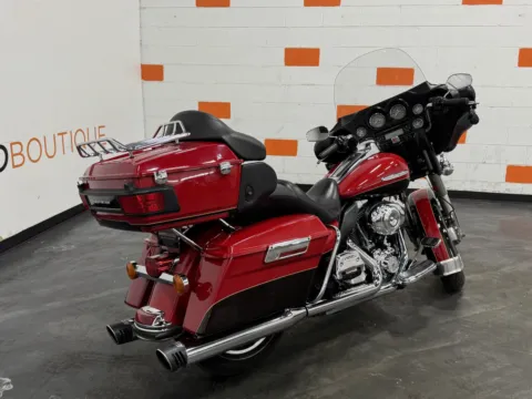Another view of 2011 HARLEY DAVIDSON ULTRA LIMITED FLHTK for sale in Columbus, OH at Moto Boutique