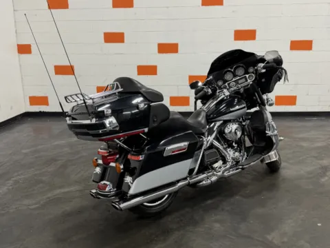 Another view of 2012 HARLEY DAVIDSON ULTRA CLASSIC FLHTK for sale in Columbus, OH at Moto Boutique