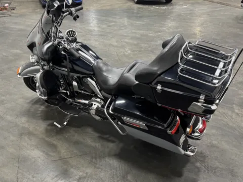 More photos of 2012 HARLEY DAVIDSON ULTRA CLASSIC FLHTK at Moto Boutique, OH