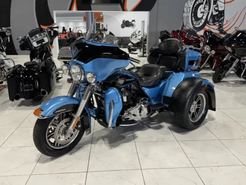 Photos of 2011 HARLEY DAVIDSON TRI GLIDE FLHTCUTG for sale in Columbus, OH at Moto Boutique