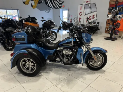 More photos of 2011 HARLEY DAVIDSON TRI GLIDE FLHTCUTG at Moto Boutique, OH