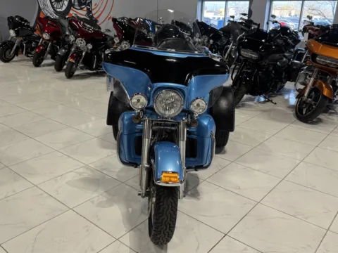 Another view of 2011 HARLEY DAVIDSON TRI GLIDE FLHTCUTG for sale in Columbus, OH at Moto Boutique
