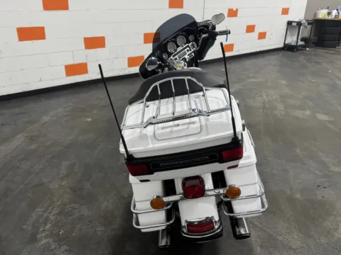 More photos of 2013 HARLEY DAVIDSON ULTRA CLASSIC FLHTCU at Moto Boutique, OH