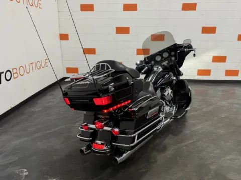 Another view of 2013 HARLEY DAVIDSON ULTRA CLASSIC FLHTCU for sale in Columbus, OH at Moto Boutique