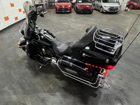 More photos of 2013 HARLEY DAVIDSON ULTRA CLASSIC FLHTCU at Moto Boutique, OH